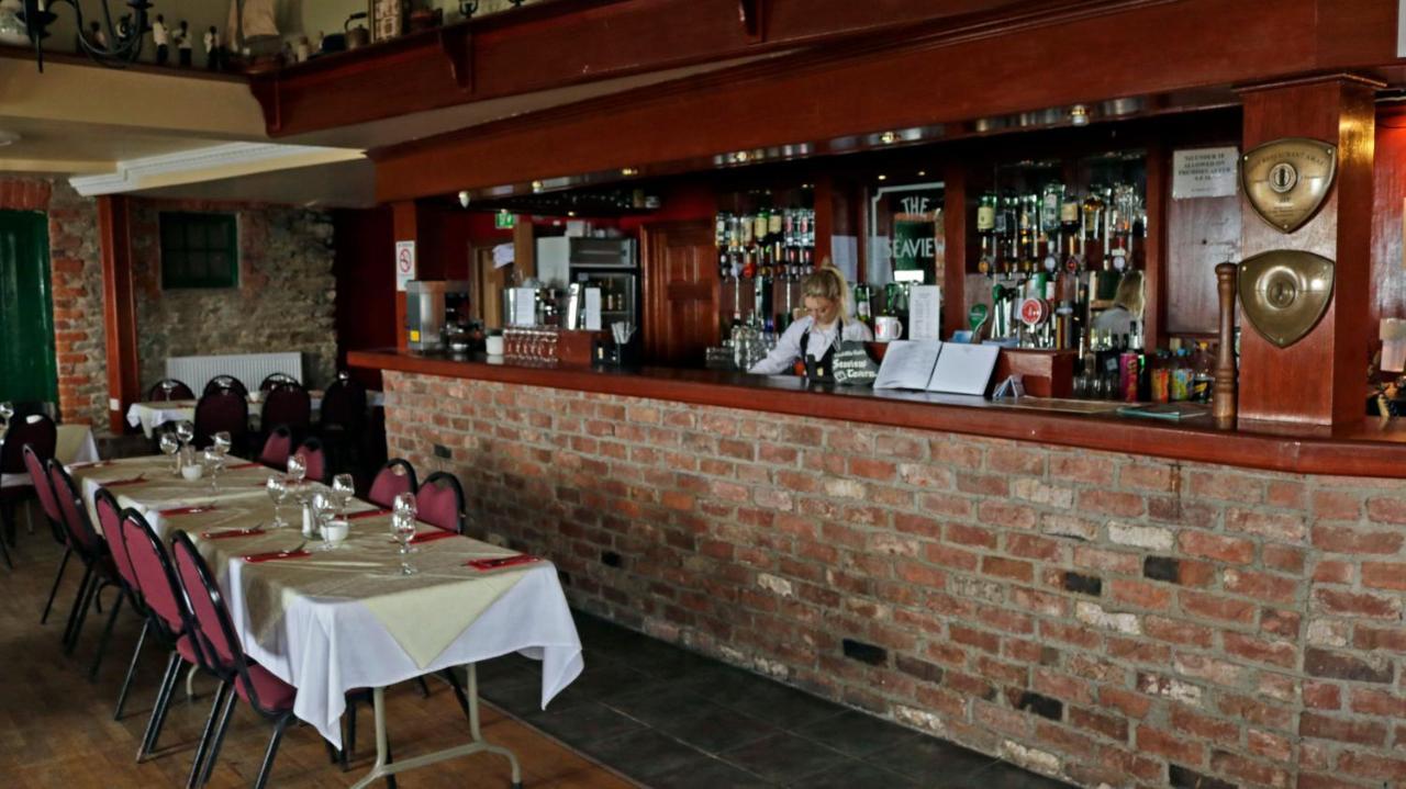 The Seaview Tavern Ballygorman Exterior foto